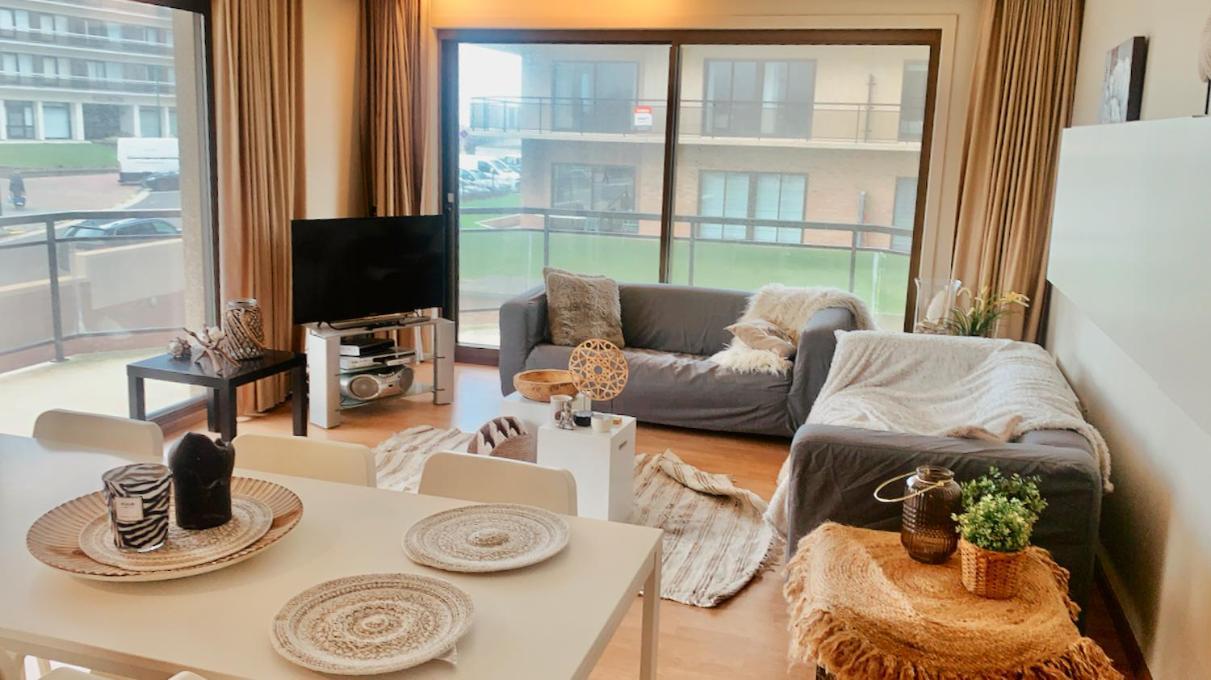 Ruim, Lichtrijk Appartement Met Groot Terras Uitstekend Gelegen In De Panne Exteriér fotografie